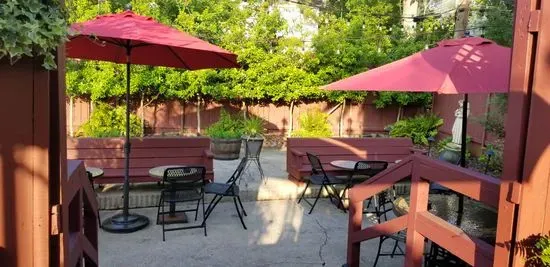 Winston's Pub & Patio