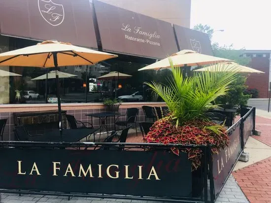 La Famiglia Pizzeria & Restaurant