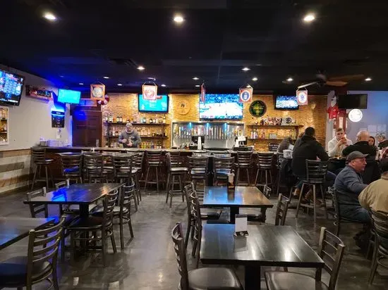 Triple Cats Bar & Grille