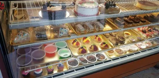 Jazmin’s Bakery & Donuts San Fernando