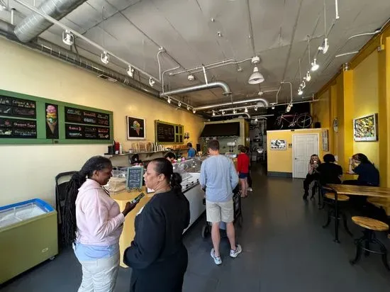 Inside Scoop Creamery