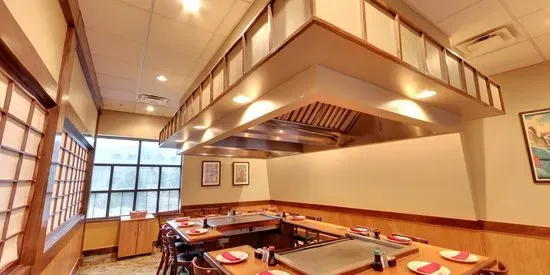 Sumo Japanese Steakhouse & Sushi Bar