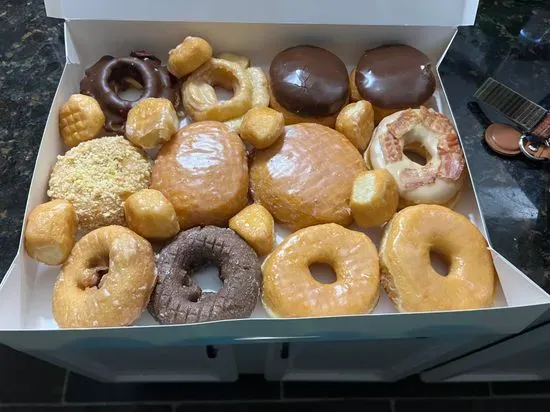 Dough In The Box DONUTS - Marietta