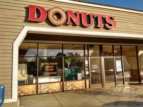 Baker's Dozen Donuts | Commonwealth Square