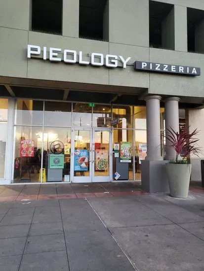 Pieology Pizzeria, San Leandro, CA