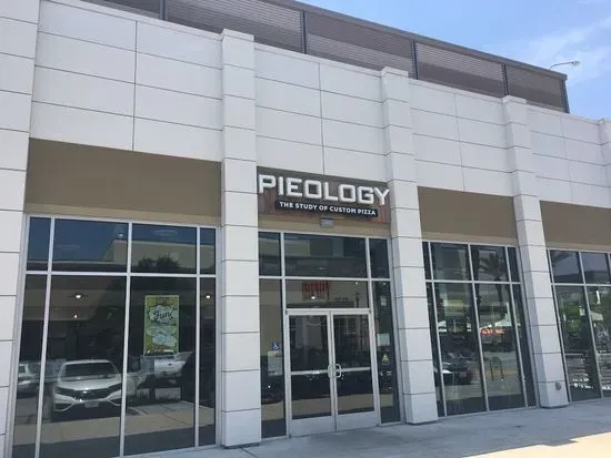 Pieology Pizzeria Campus Pointe, Fresno, CA