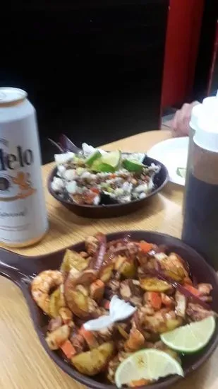 Tacos Y Mariscos El Pariente