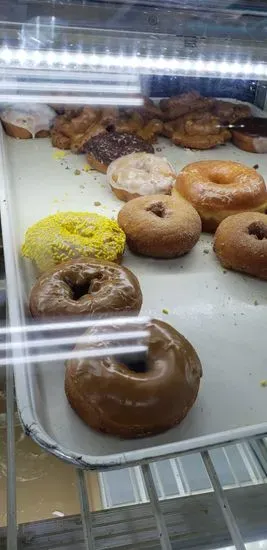 Golden Cream Doughnut Shop