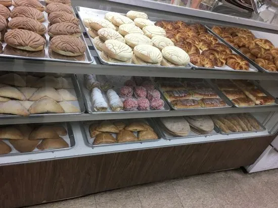 La Peque Bakery & More