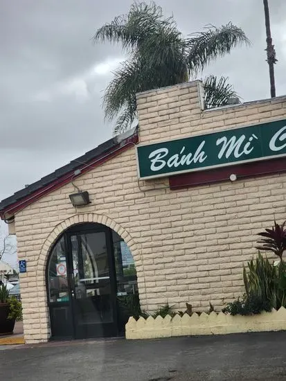 Banh Mi Che Cali Bakery