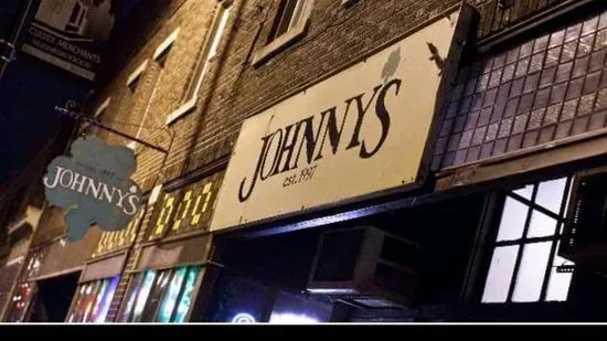 Johnny’s Irish Pub
