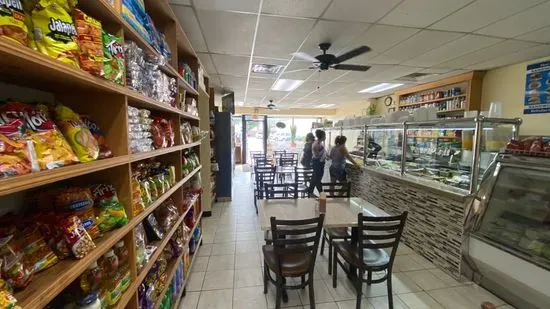 Deli Salvadoreño