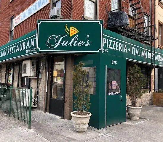 Julie’s Pizzería & Restaurant