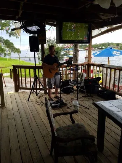 Jerry's Dockside Bar & Grill