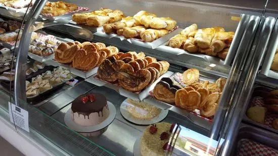 Dolce Bakery & Cafe