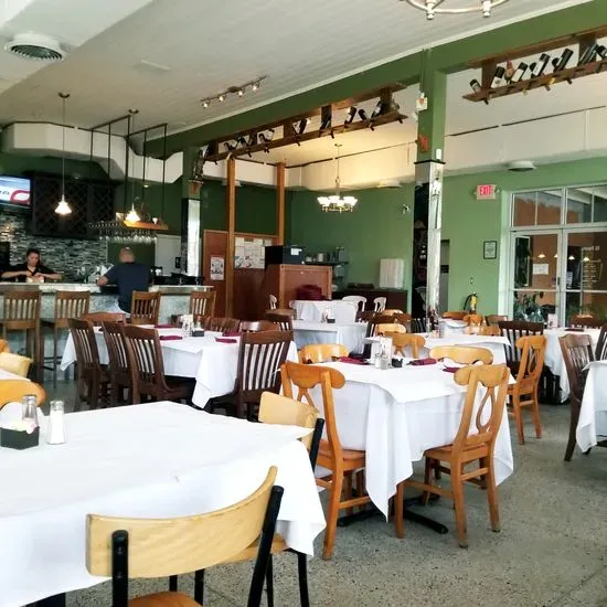 El Puerto Restaurant & Grill