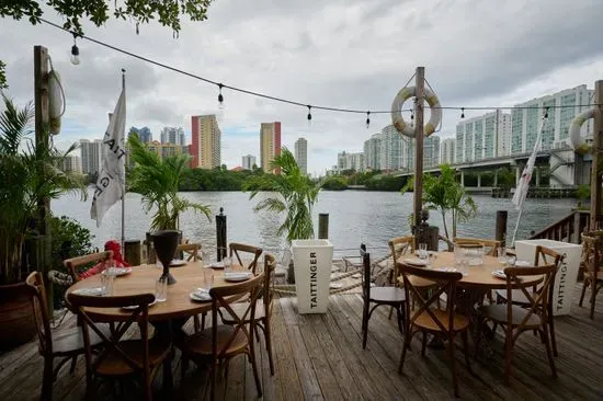 Lique Miami Waterfront Restaurant and Lounge