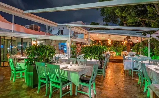 KÓMMA Mediterranean Restaurant and Lounge