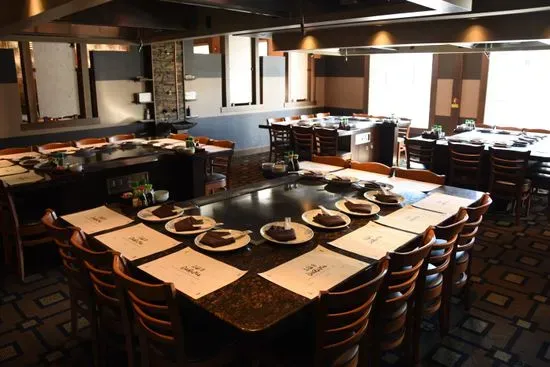 DaRuMa Japanese Steakhouse and Sushi Lounge