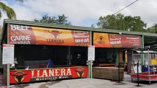 Llanera Carne En Vara / Woodfired Meat