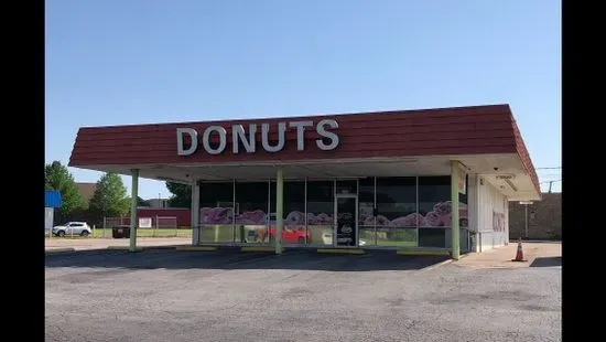 Donut Plaza