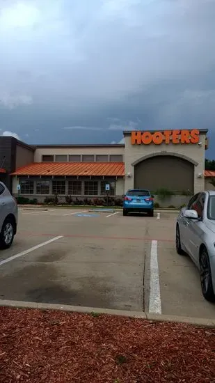 Hooters