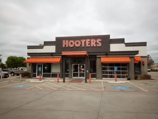 Hooters