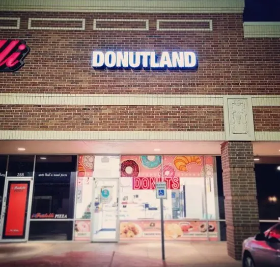 Donutland Grapevine (2030 Glade Rd.)