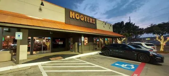 Hooters