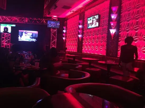 Celebrity Lounge