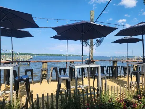 Tiki Lee’s Dock Bar