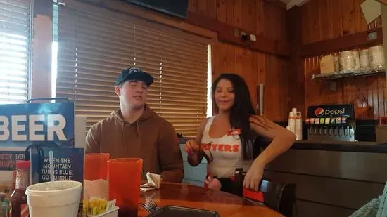 Hooters