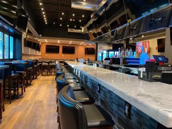 Quincy’s Potomac Bar & Grille