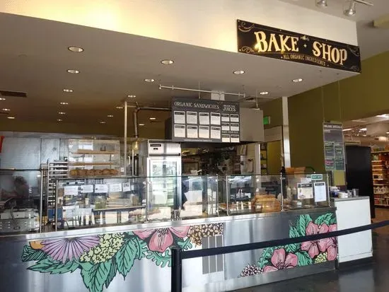 MOM's Bake Shop