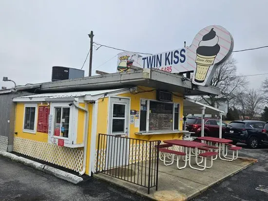 Twin Kiss Drive In