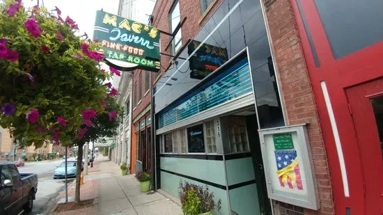 Mac's Tavern