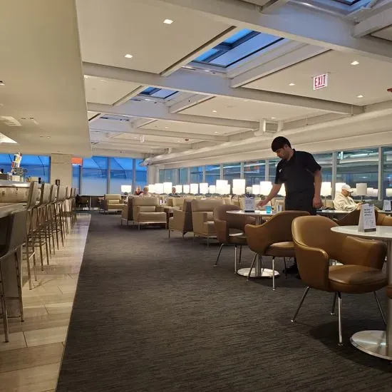 United Club near gate B6