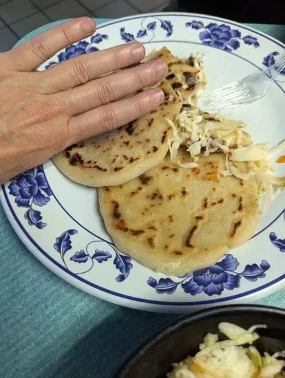 Restaurant y Pupuseria La Salvadoreña