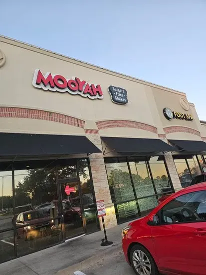 MOOYAH Burgers, Fries & Shakes