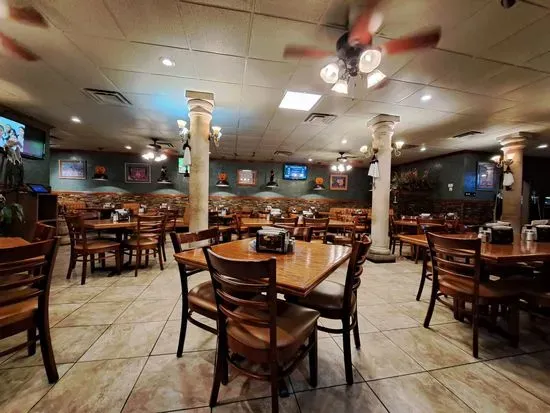 Danny's Restaurant - Laredo