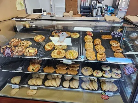 LeCave's Bakery
