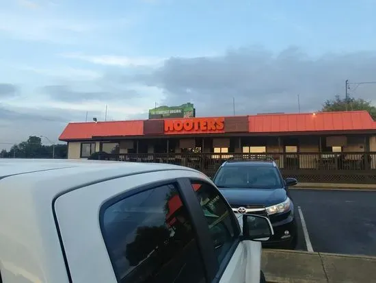 Hooters