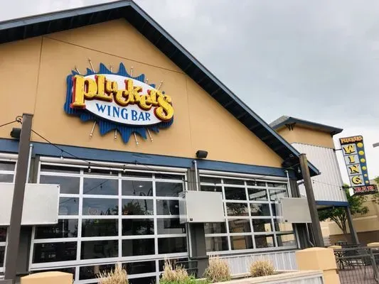 Pluckers Wing Bar