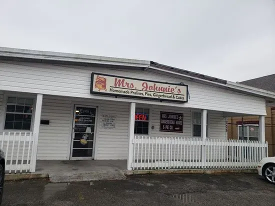 Mrs. Johnnie's Gingerbread House