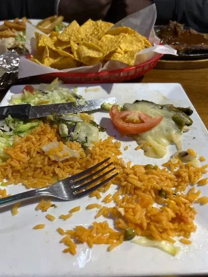 Los Tres Magueyes Cantina & Grill