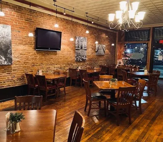 Crimson Oak Restaurant & Pub