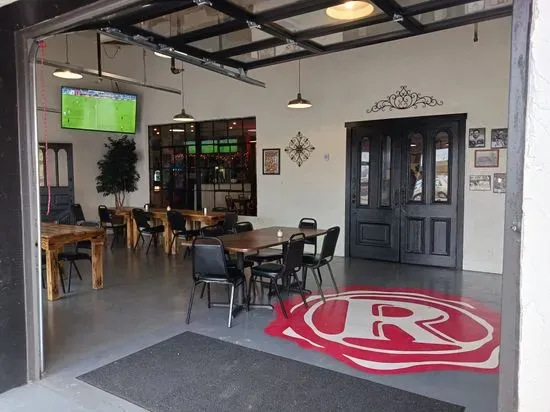 Red Seal Pizzeria & Bar