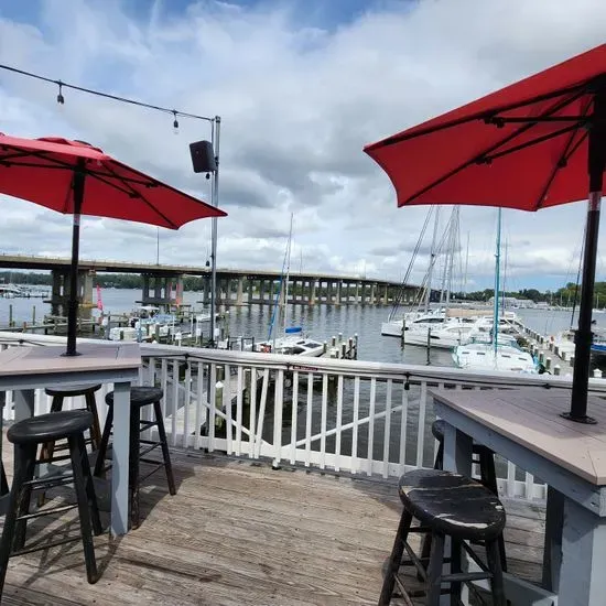 The Pier Waterfront Bar&Grill