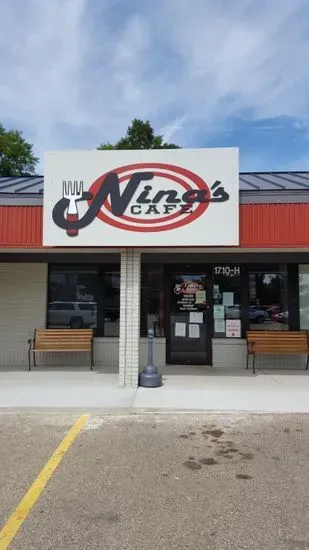 Nina's Cafe