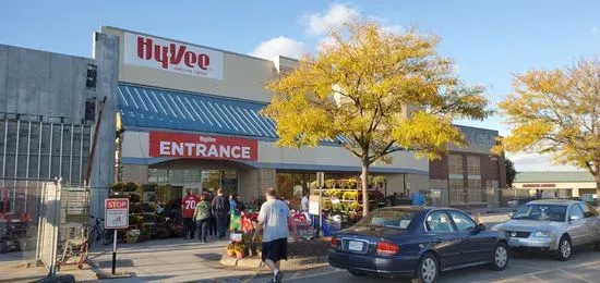 Hy-Vee Grocery Store